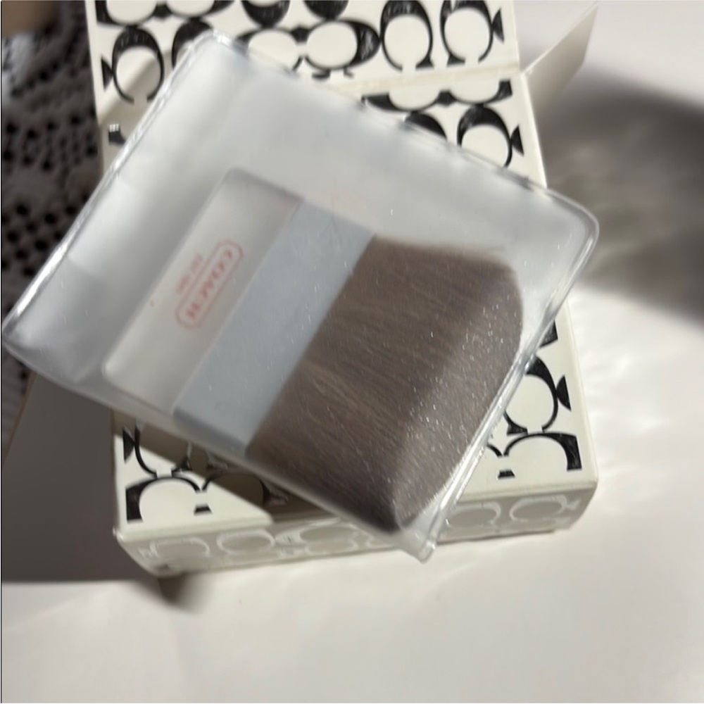 Coach shimmer powder NWT‎ - Picture 4 of 6
